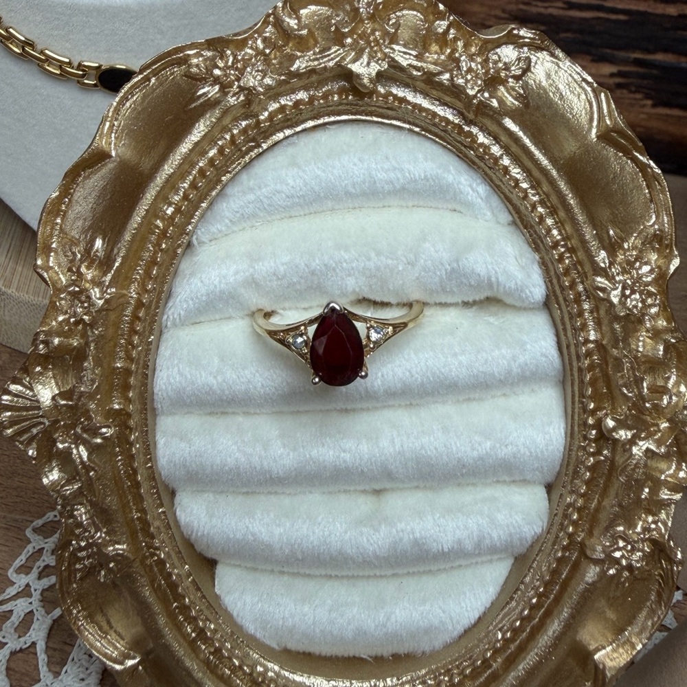 Avon Gold Ring with Red Gemstone - Picture 2 of 5